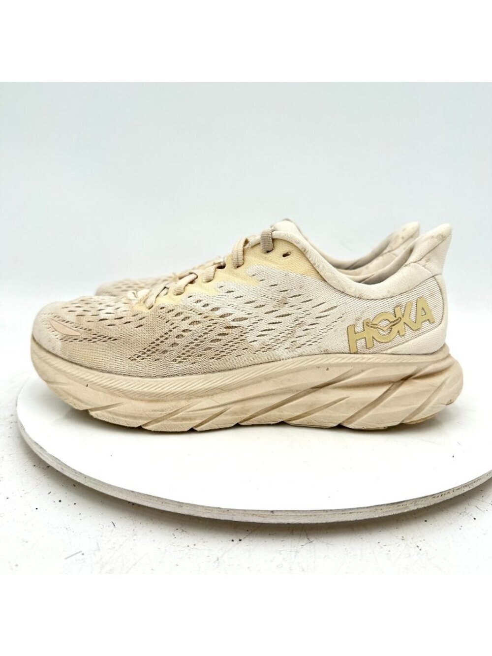 Hoka One One Clifton 8 women Size 6B 1119394 ESSN Eggnog Shifting Sand Shoes
